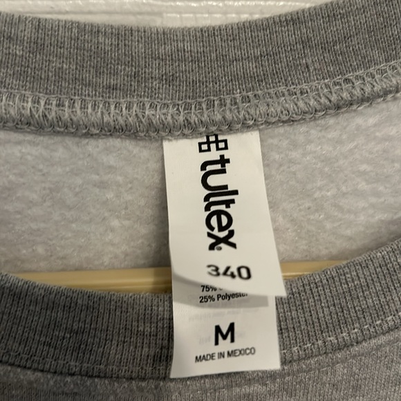 Very comfy gray sweatshirt - Picture 2 of 3